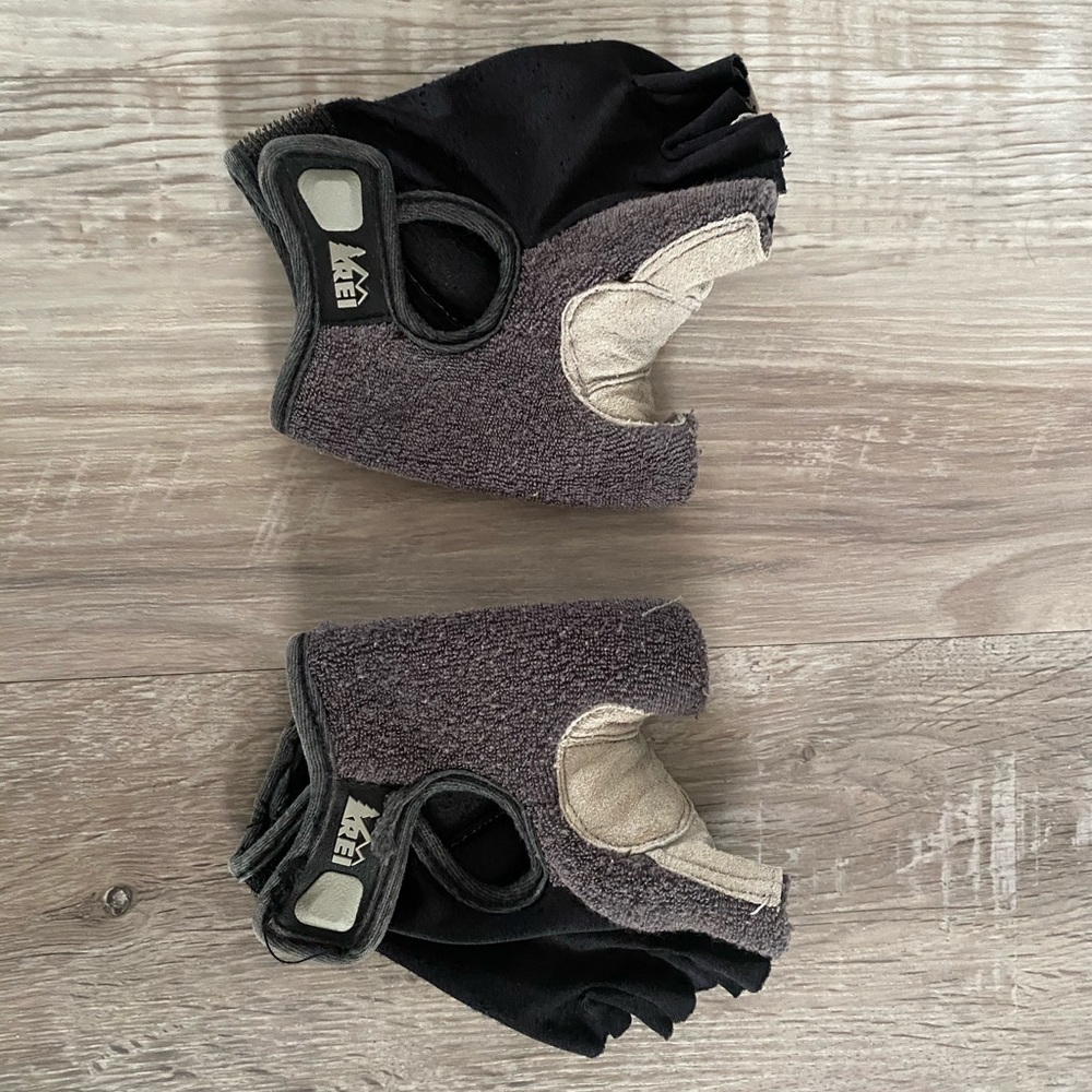 Mountain biking gloves